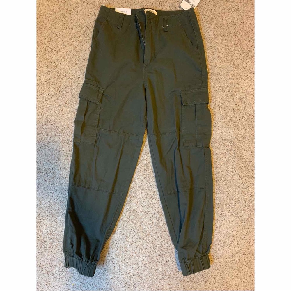 Forever 21 Olive Green Cargo Pants😍